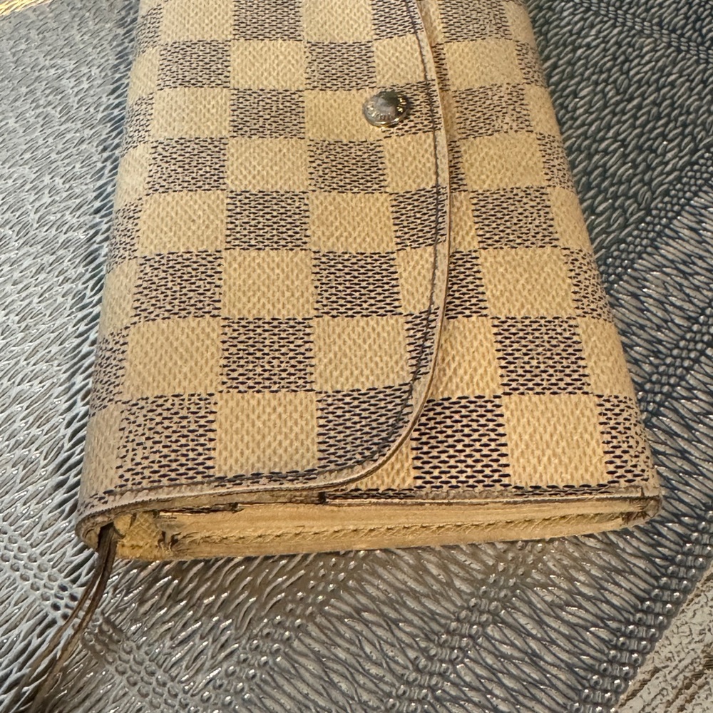 Louis Vuitton Damier Bifold Checkered Clutch - Picture 4 of 16